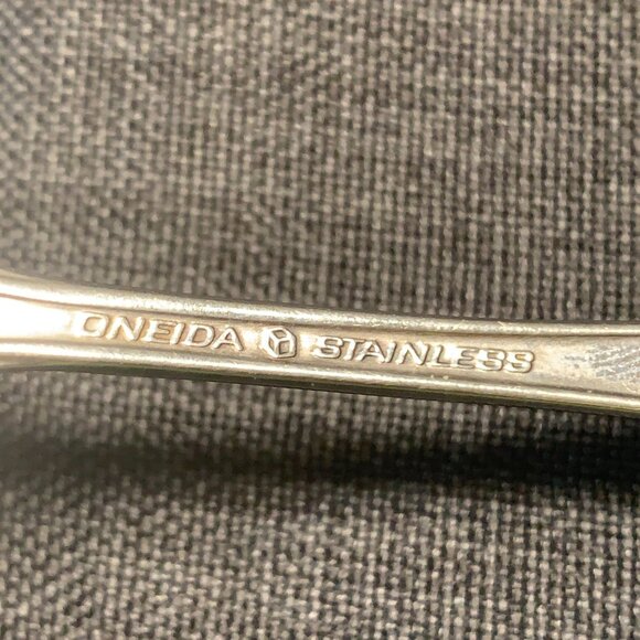 Oneida Stainless Gravy Ladle Serving Spoon Dover Pattern - Picture 5 of 8